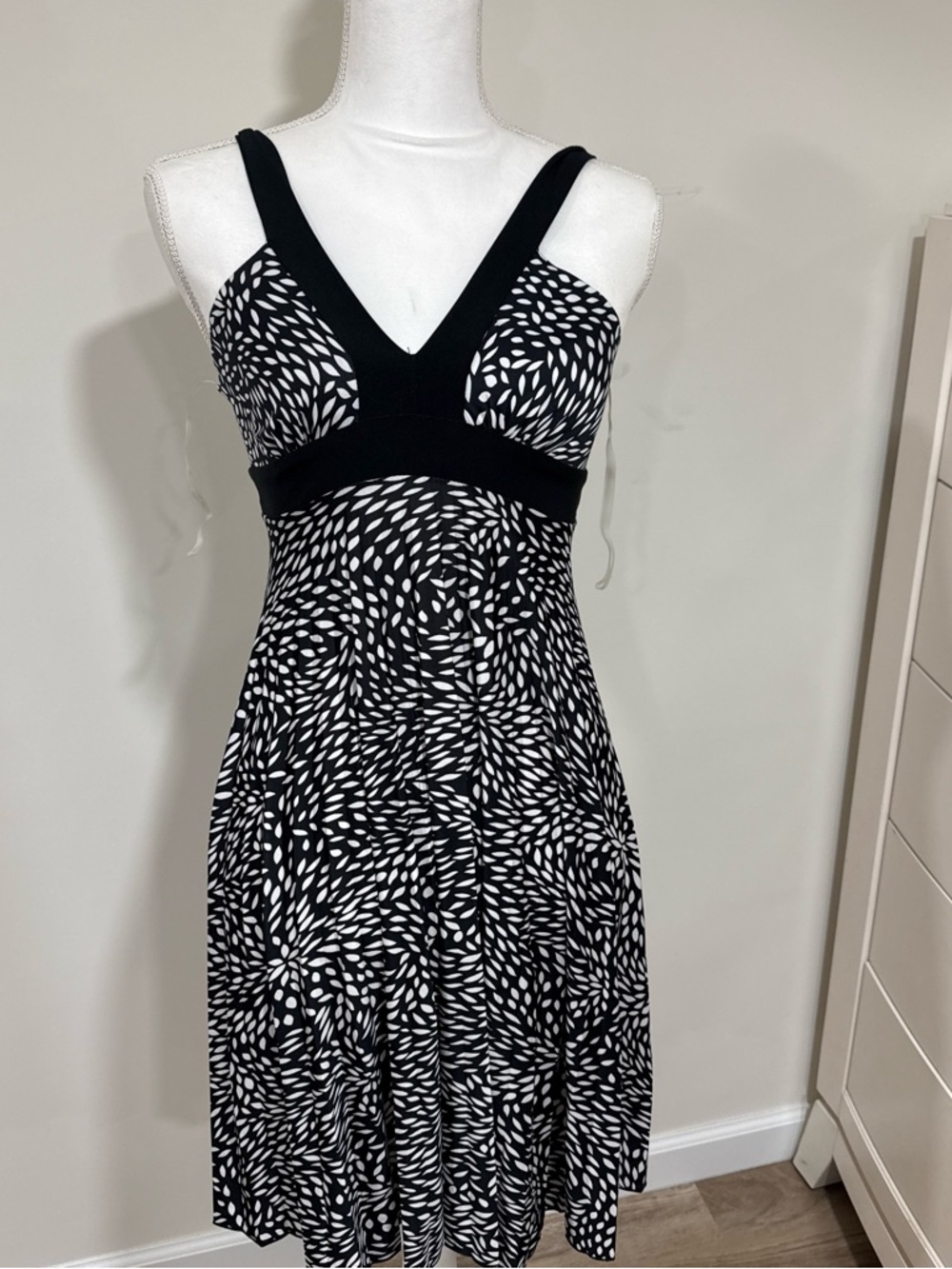 Forever 21 Black and White Leaf-Print Dress
